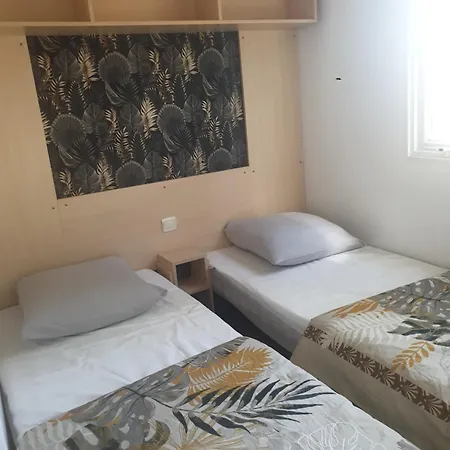 Mobil Home 4 Personnes Avec Clim La Roque-d'Antheron Exterior photo